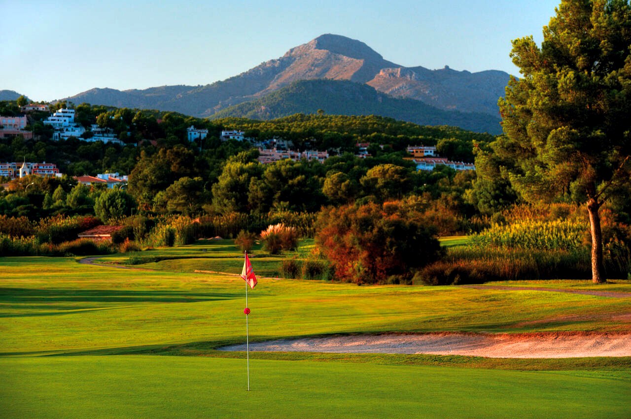 Santa Ponsa 1 approach to a par 3